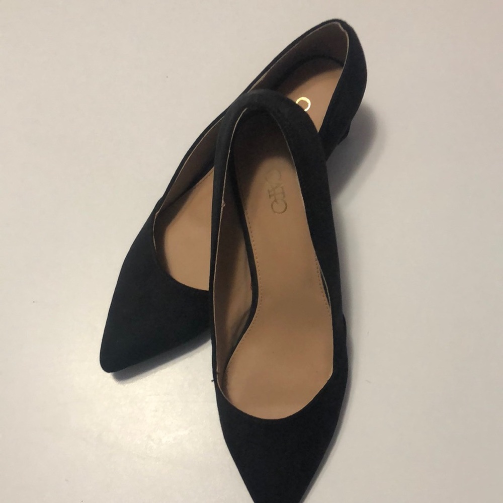 Black Pumps